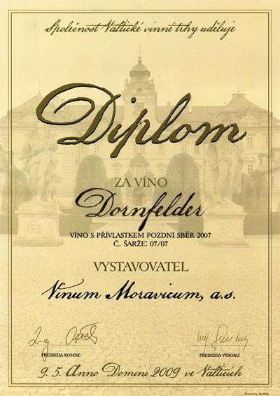 Společnost Valtické vinné trhy uděluje Diplom za víno Dornfelder, víno s přívlaskem pozdní sběr 2007, č. šarže: 07/07.